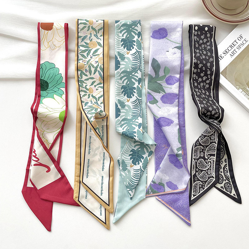 New luxury Brand Model Small S - Ascot Neck Scarf 评论和价格